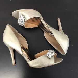Badgley Mischka Giana Distressed Metallic Pumps w/ Crystal Embellishments Size 8
